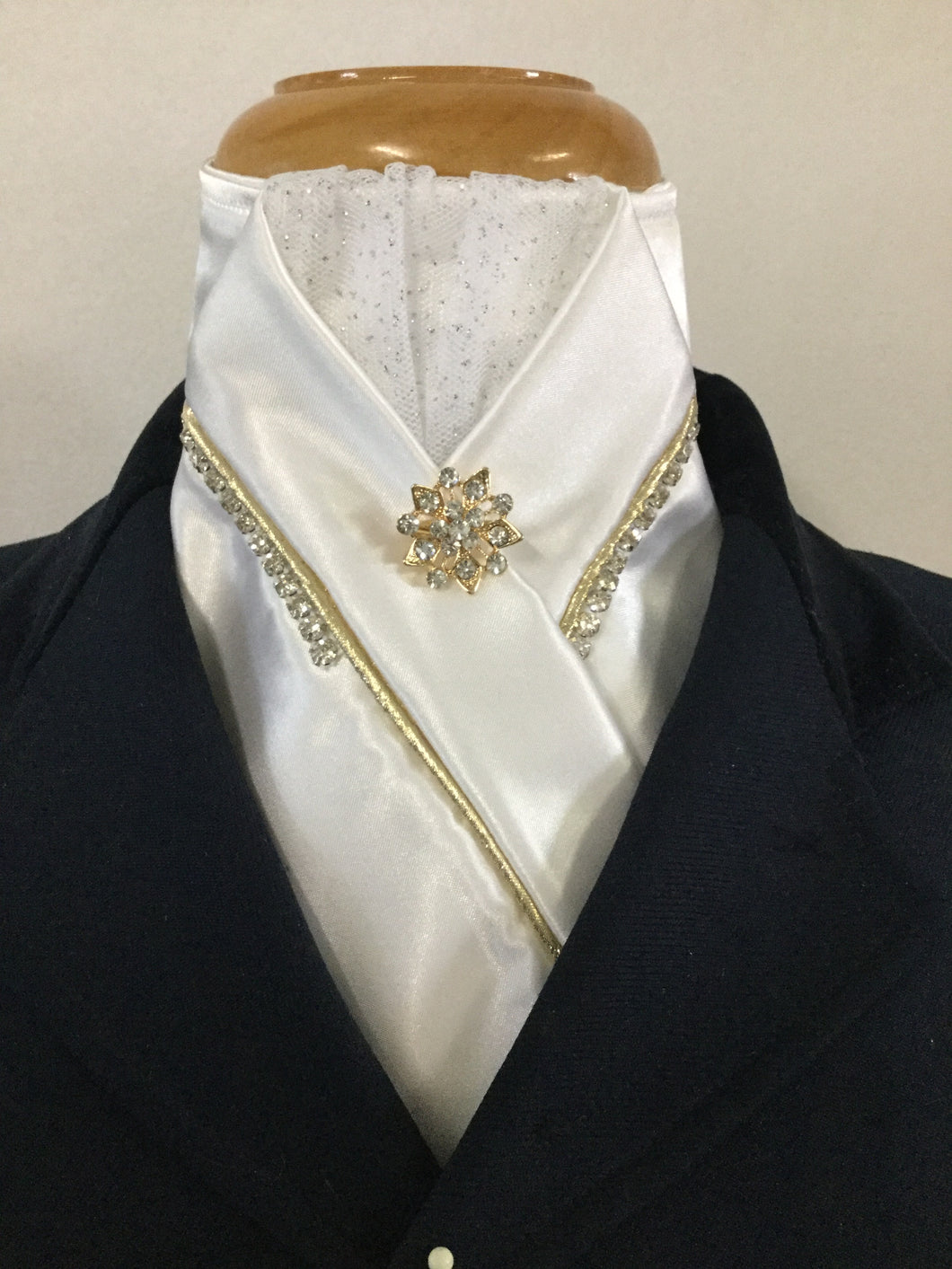 HHD Snow White Rhinestones Pretied Stock Tie with Gold