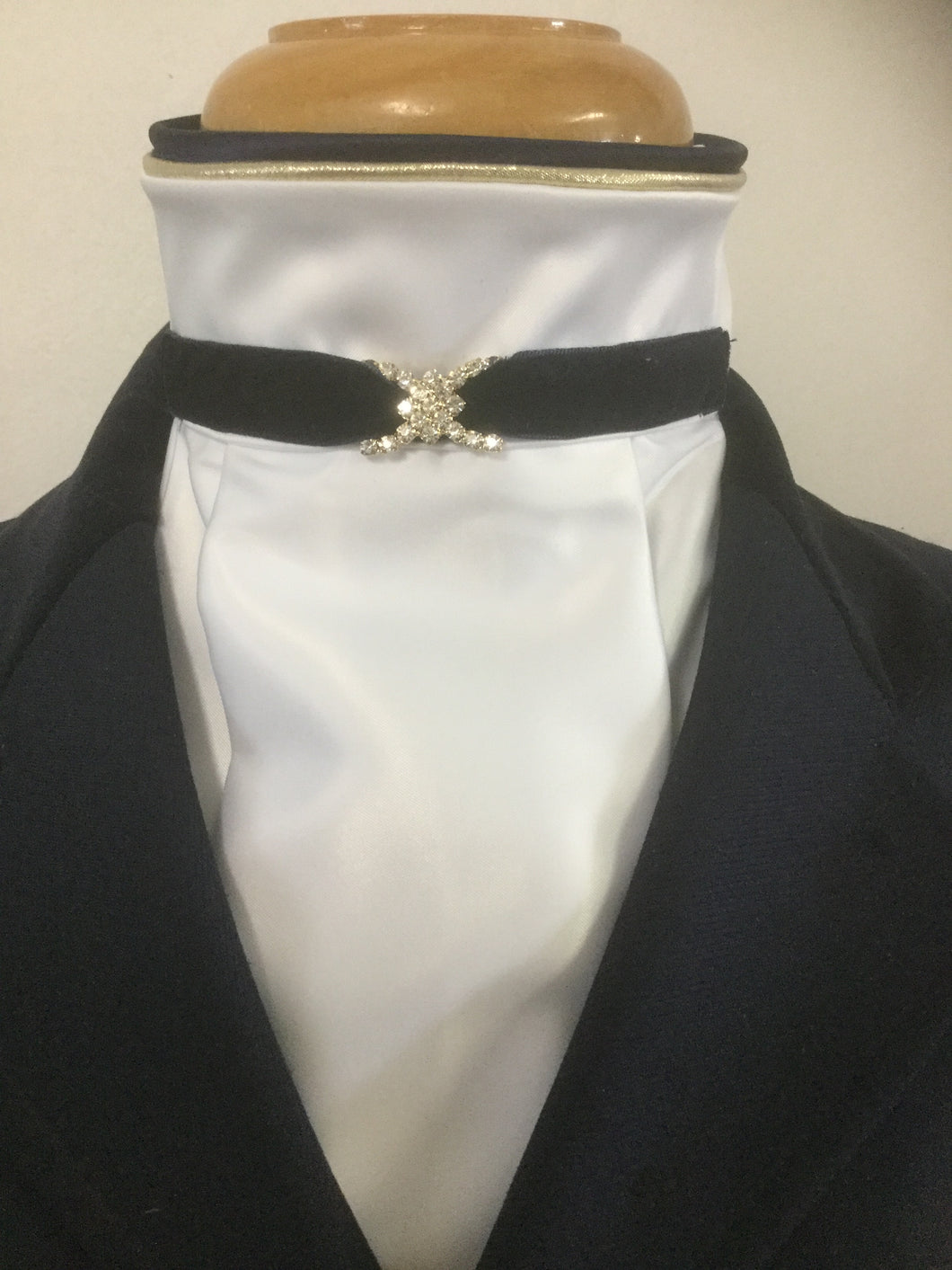 HHD The 'Gabby' White Pretied Euro Stock Navy Gold