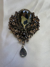 Stunning Vintage Style Tear Drop Brooch