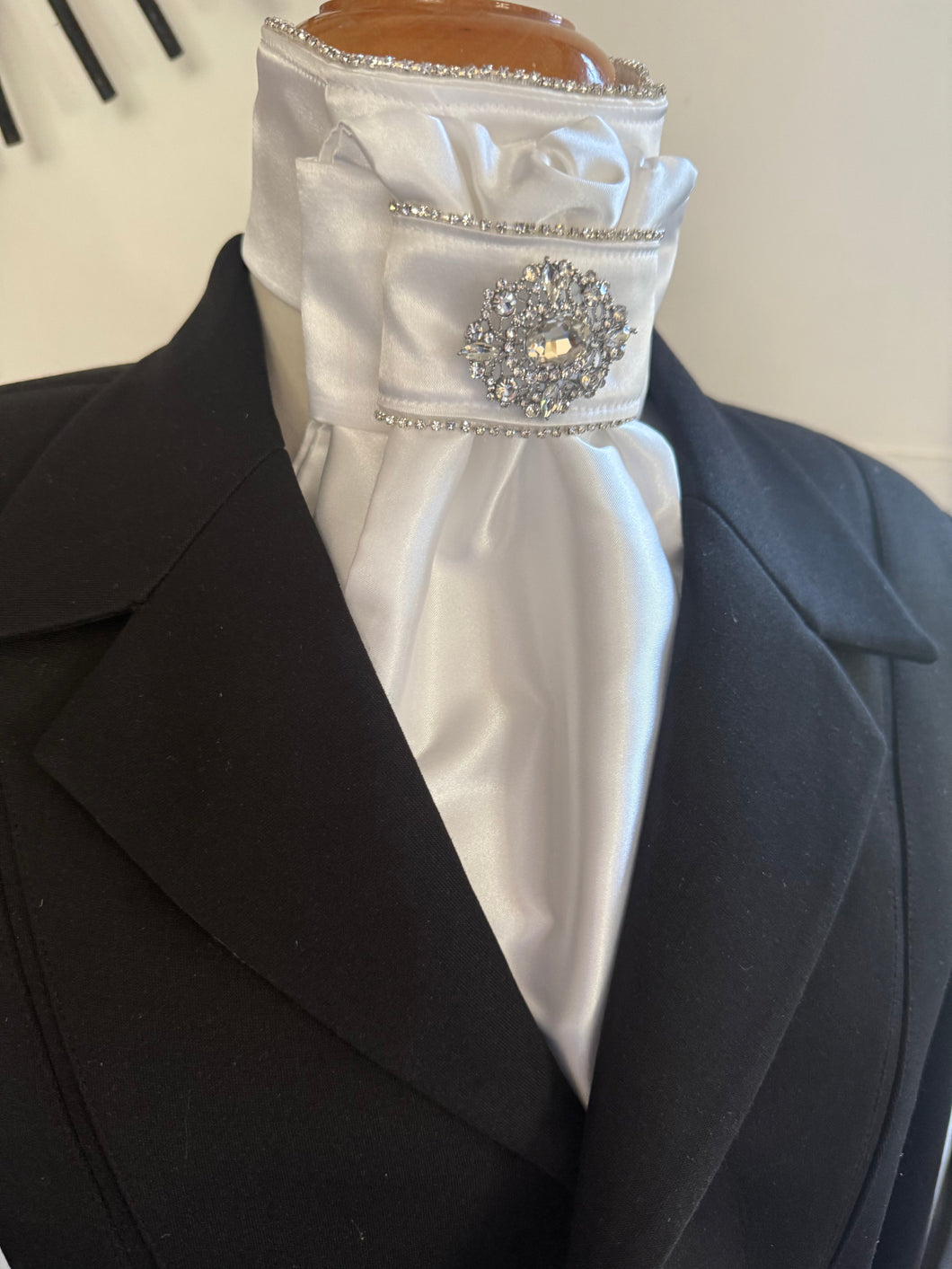HHD Crystal ‘Queen’ Euro Dressage Stock Tie