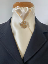 HHD Cream Custom Pretied Stock Tie 'Sari'