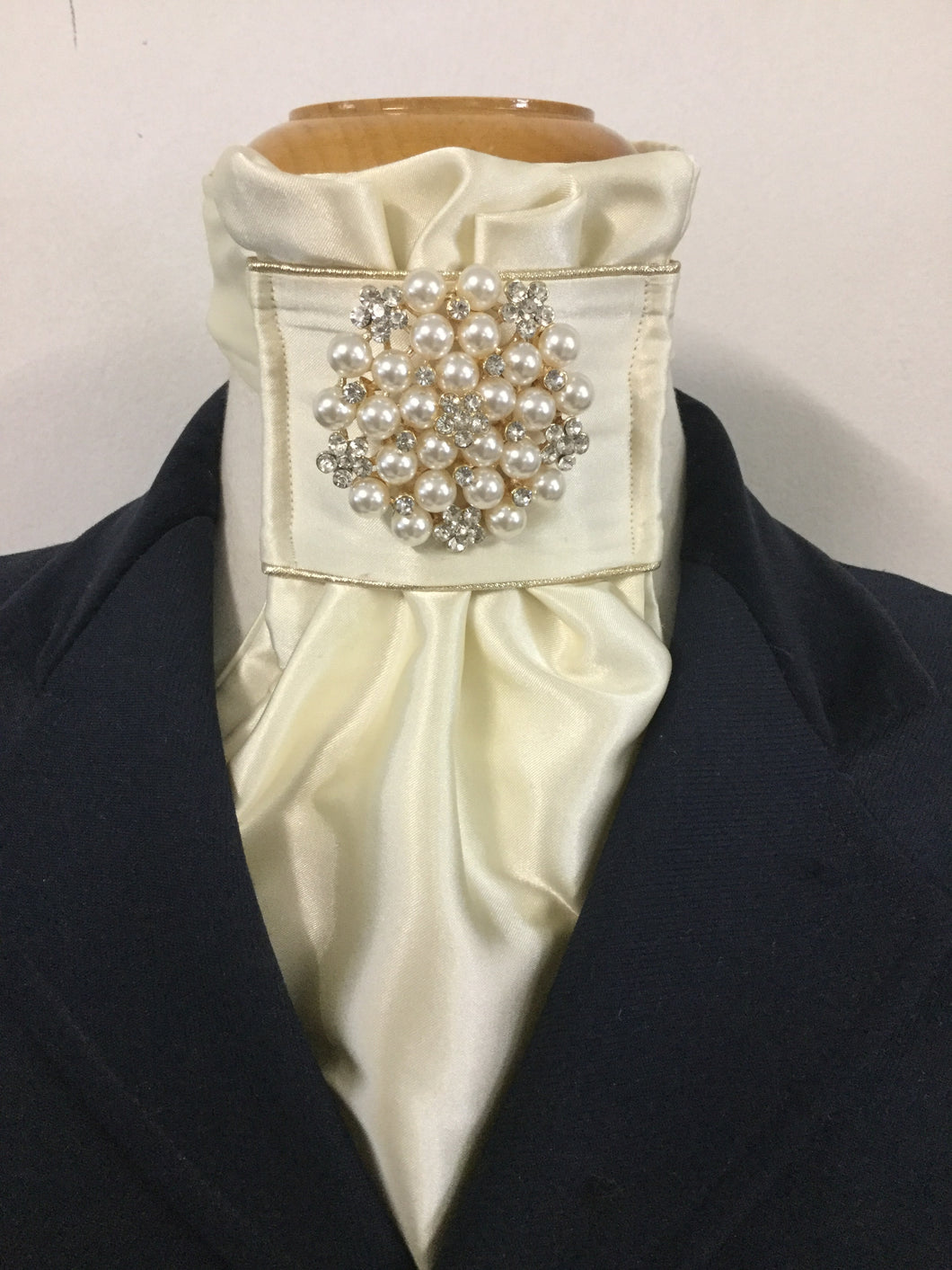 HHD Cream Dressage Euro Stock Tie ‘Amy’ With Pearls & Gold