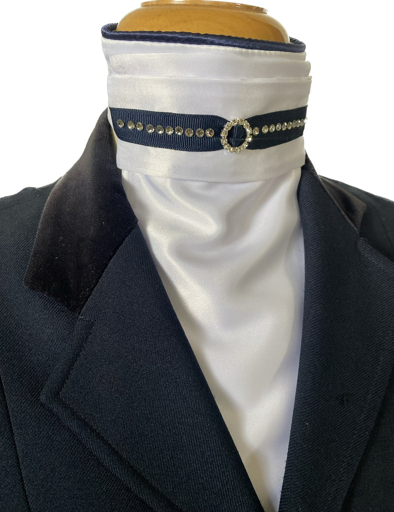 How to tie a Dressage Stock tie main image
