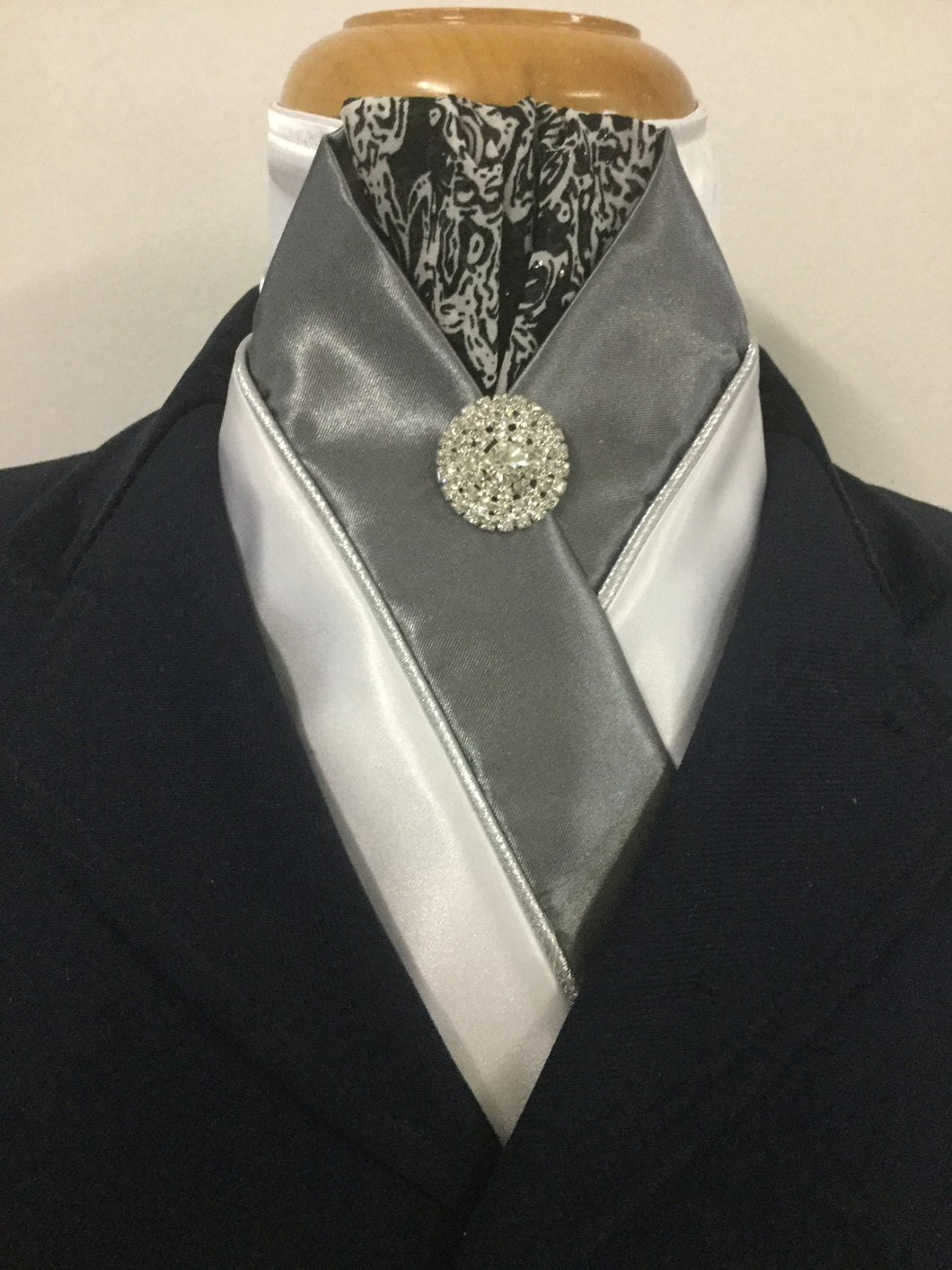 HHD The Royal White & Grey Satin Stock Tie, Black n White Sequinned Paisley Rhinestone Stock Pin