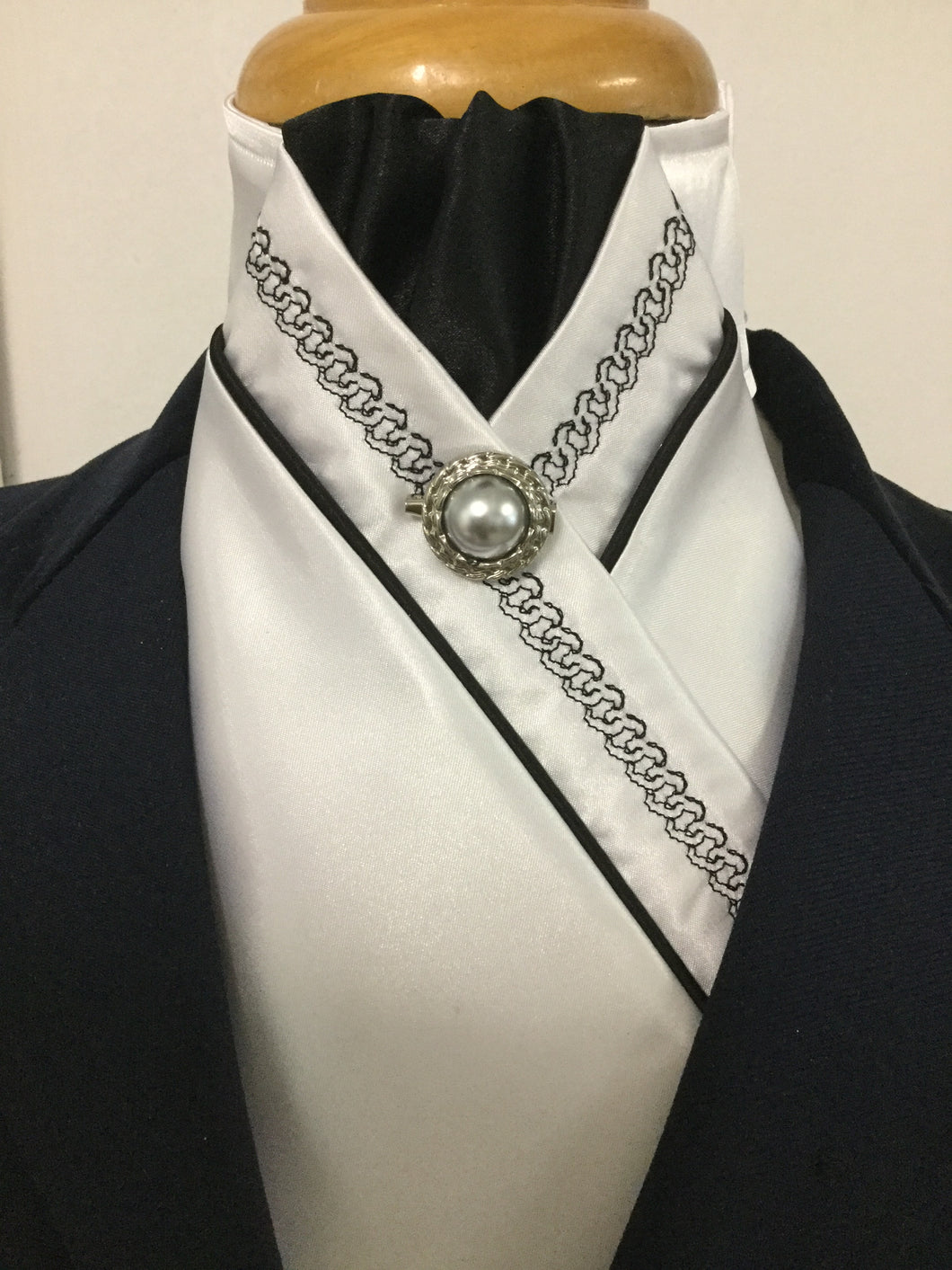 HHD White Satin Pretied Stock Tie Chain Embroidered Black