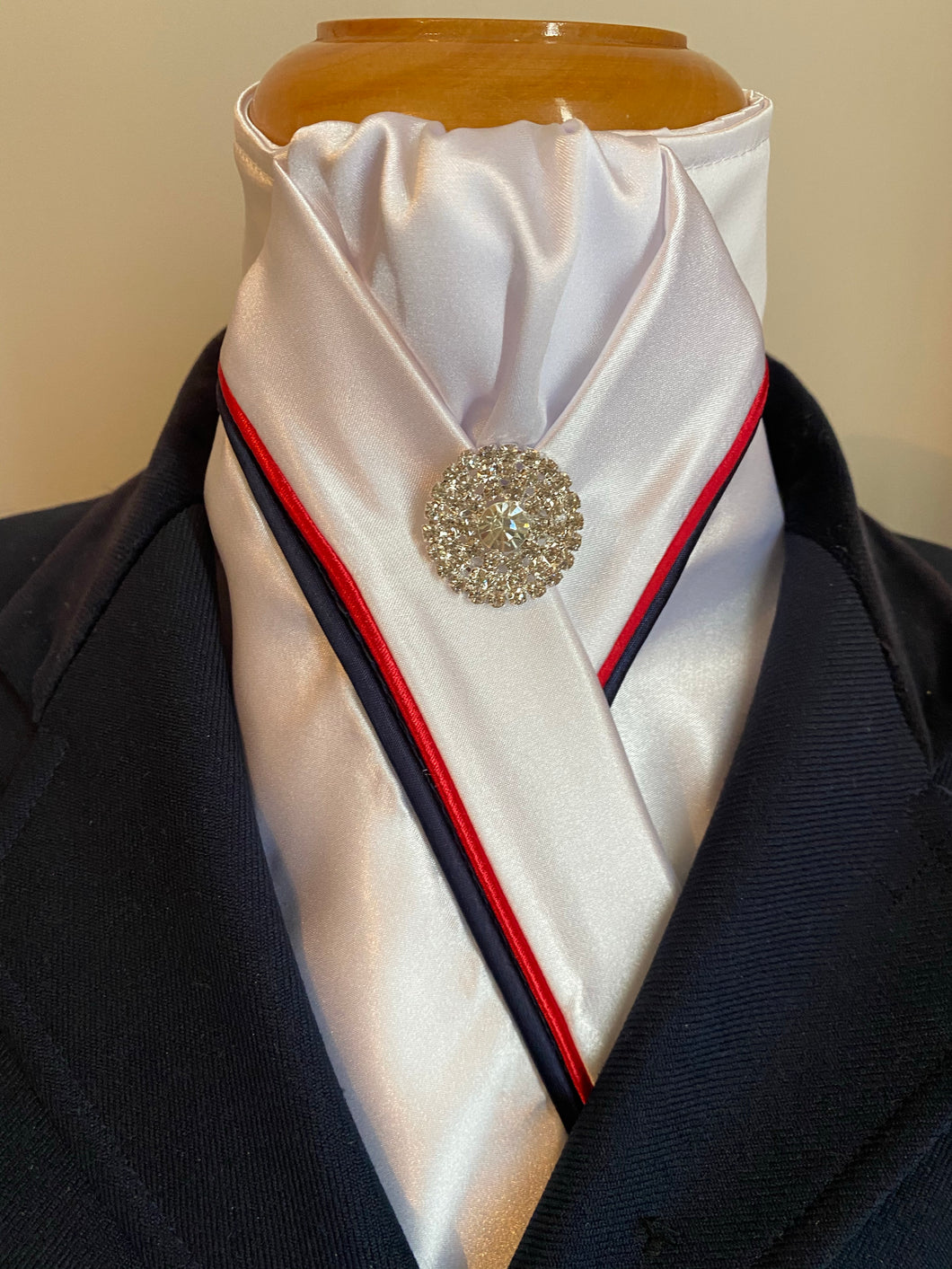 HHD White Satin Pretied Stock Tie Red and Navy Blue Piping